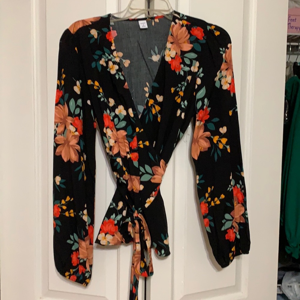 Old Navy floral wrap peplum with waist tie